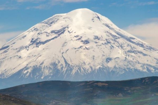 На вулкане Чимборасо в Эквадоре сошла крупная лавина, 3 человека погибли